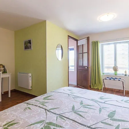 D'hotes La Revaudiere מלון *